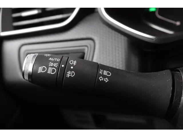 Renault Clio 1.3 TCe 130pk EDC Intens 2020 Benzine 22