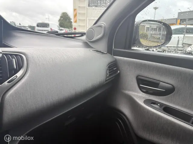 Lancia Ypsilon 0.9 TwinAir Silver 2013 Benzine 21