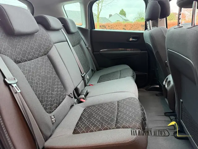 Peugeot 3008 1.2 PureTech Style / apk11-2026 2015 Benzine 12