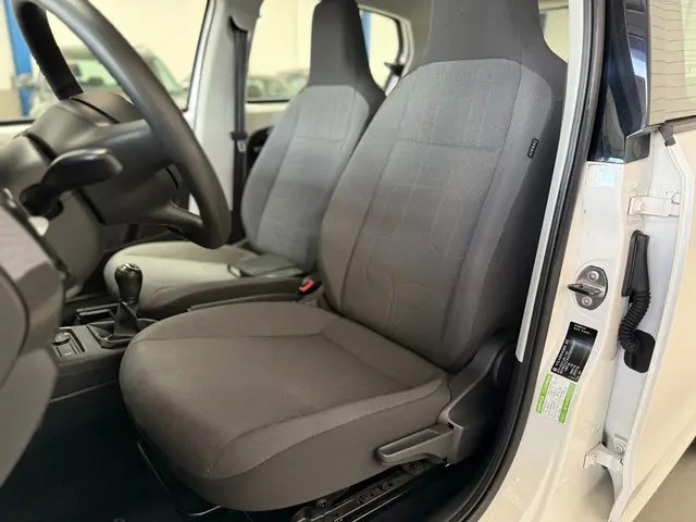 Volkswagen up! 1.0 move up! BlueMotion 2013 Benzine 7