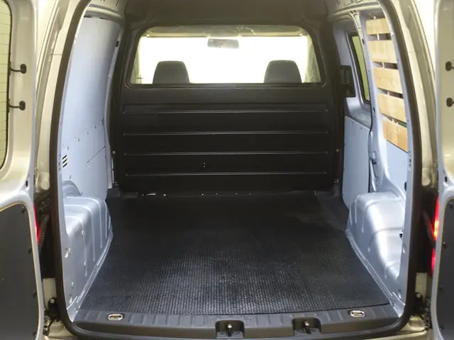 Volkswagen Caddy 2.0 TDI Euro 6 L1 R-Line+ 2018 Diesel 3