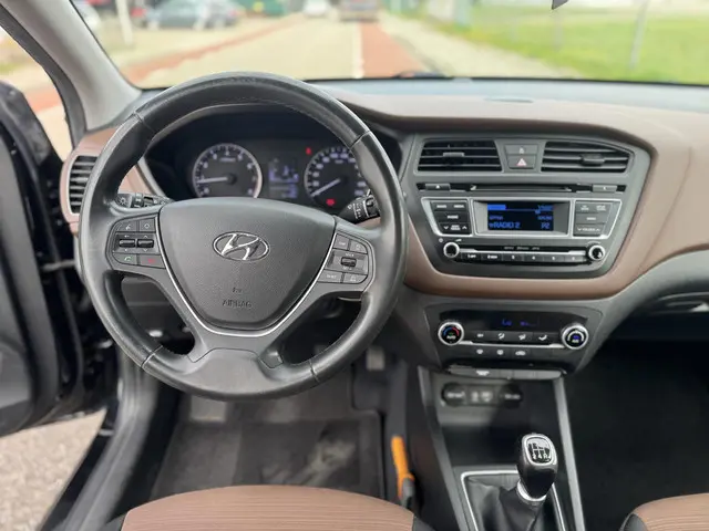 Hyundai i20 1.2 HP i-Motion Comfort 2015 Benzine 9