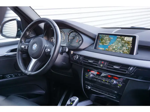 BMW X5 xDrive30d High Executive M Sport 2015 Diesel 23