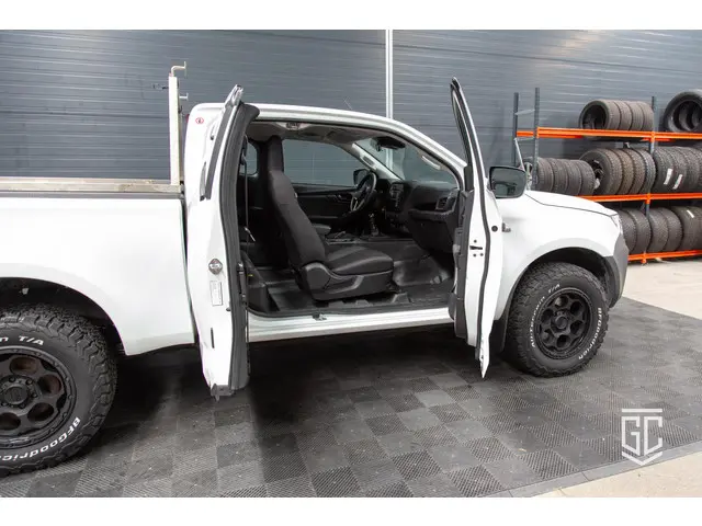 Isuzu D-Max 1.9 Double Cab lang 2024 Diesel 10