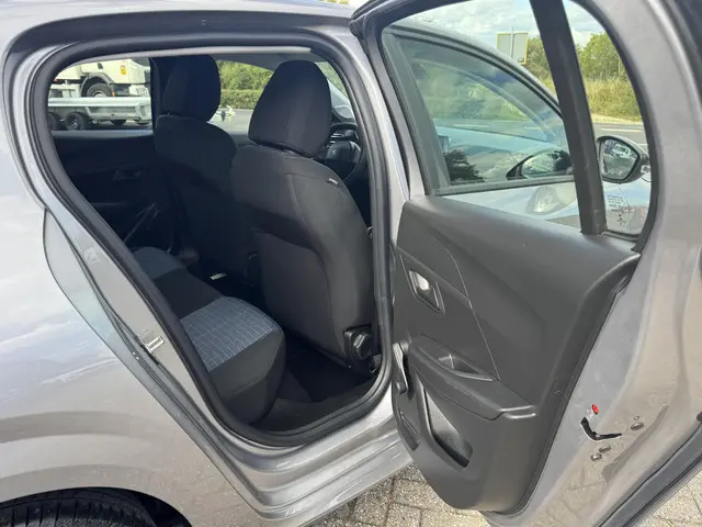 Peugeot 208 1.2 PureTech Like 2021 Benzine 19