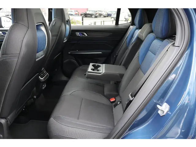 Lynk & Co 01 1.5 2024 Hybride Benzine 13