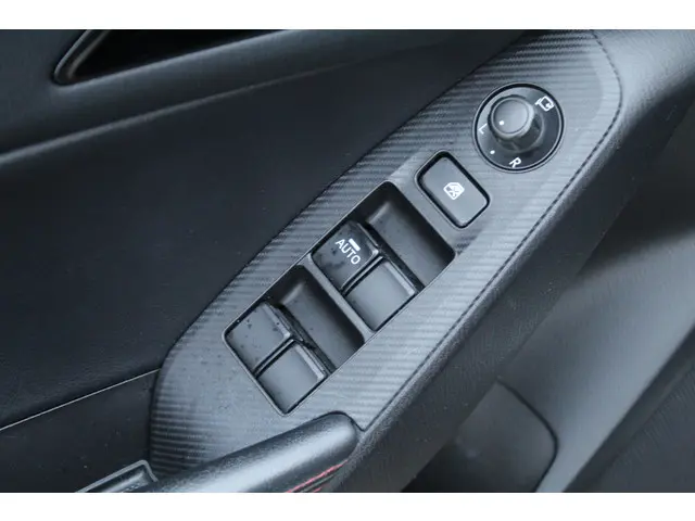 Mazda 3 2.0 GT-M//Bose//Automaat//Navi!! 2014 Benzine 7