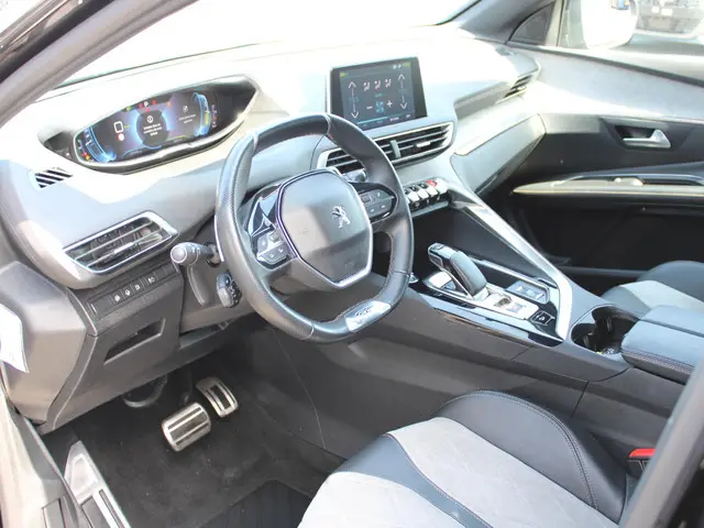 Peugeot 3008 1.6 HYbrid4 300 GT 2020 Hybride Benzine 15