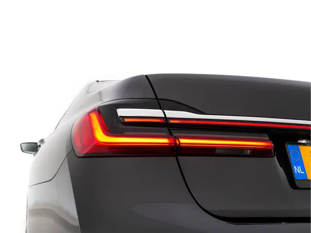 BMW 7 Serie 745e High Executive 2022 Hybride Benzine 38