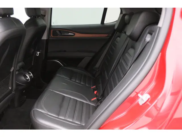 Alfa Romeo Stelvio 2.0 T AWD First Edition 2017 Benzine 14