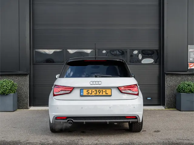Audi A1 Sportback 1.0 TFSI S-Line 2018 Benzine 3