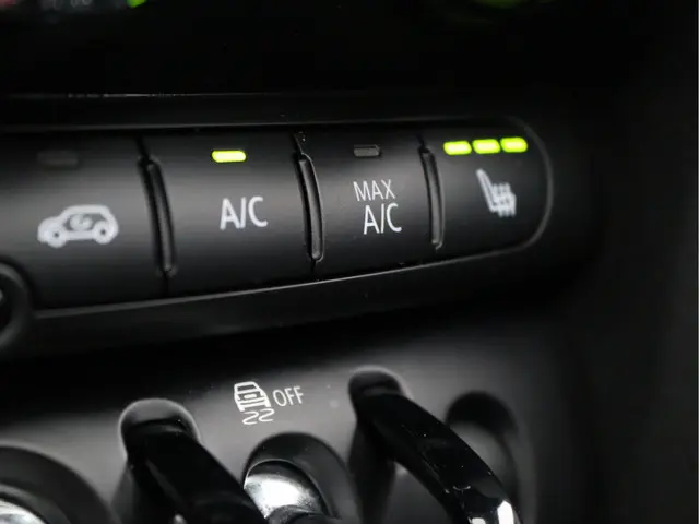 MINI Cooper Pepper 2018 Benzine 55