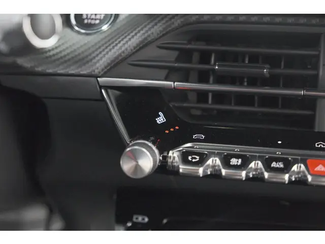 Peugeot 2008 PureTech 130 EAT8 GT 2024 Benzine 4
