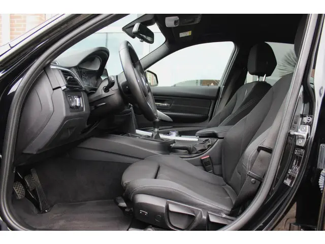 BMW 3 Serie 316i Executive 2013 Benzine 9