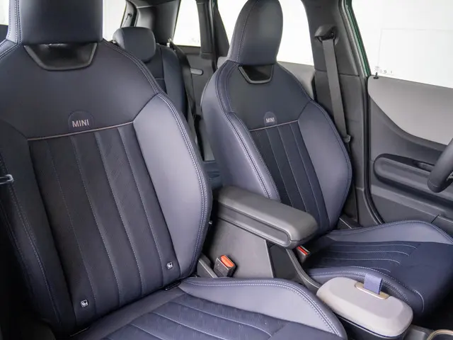MINI 5-Deurs Cooper C 2024 Benzine 8