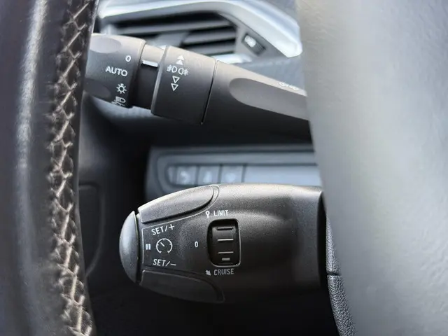 Peugeot 2008 1.2 PureTech Allure 2016 Benzine 24