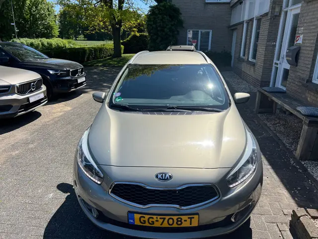 Kia cee'd Sportswagon 1.6 GDI ComfortLine 2015 Benzine 27