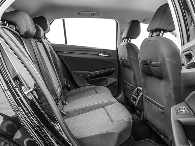 Volkswagen Golf 1.5 TSI 130pk Life 2020 Benzine 10