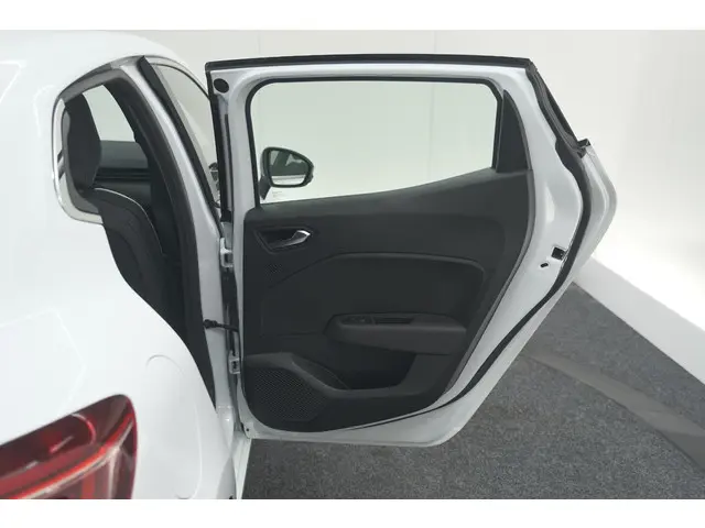 Renault Clio TCe 90 Techno 2023 Benzine 69