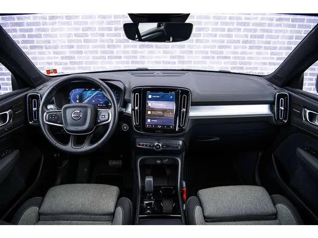 Volvo XC40 2.0 B4 Plus Dark 2025 Benzine 6