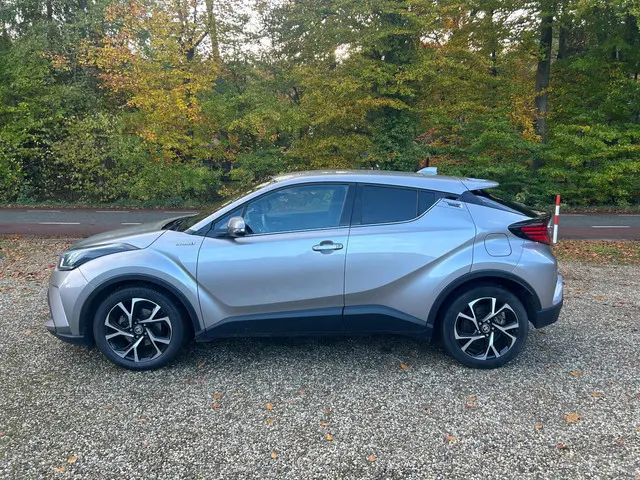 Toyota C-HR 1.8 Hybrid Style 2021 Hybride Benzine 2