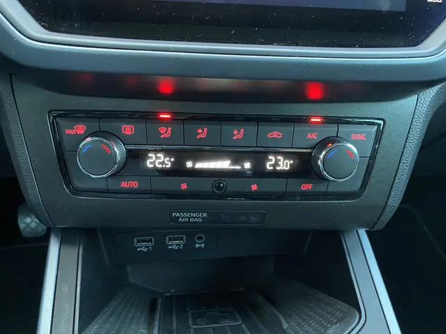 SEAT Arona 1.0 TSI Style Business Intense 2020 Benzine 24