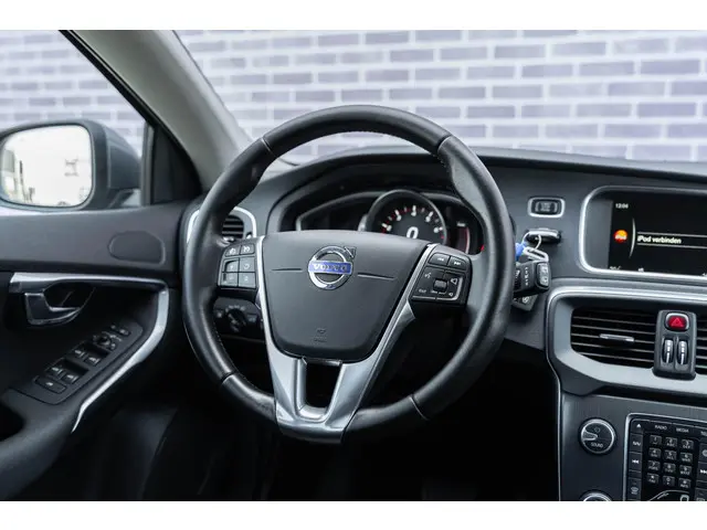 Volvo V40 T3 Momentum Automaat 2015 Benzine 24