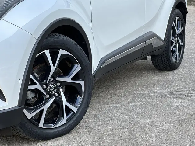 Toyota C-HR 1.8 Hybrid Style 2018 Hybride Benzine 8