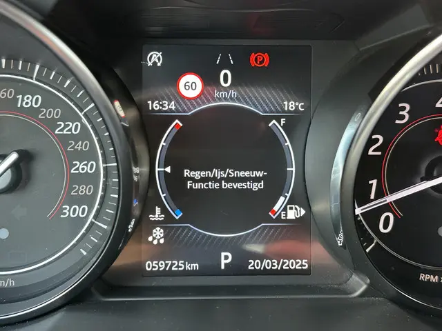 Jaguar F-Type P300 RWD R-Dynamic 2020 Benzine 26