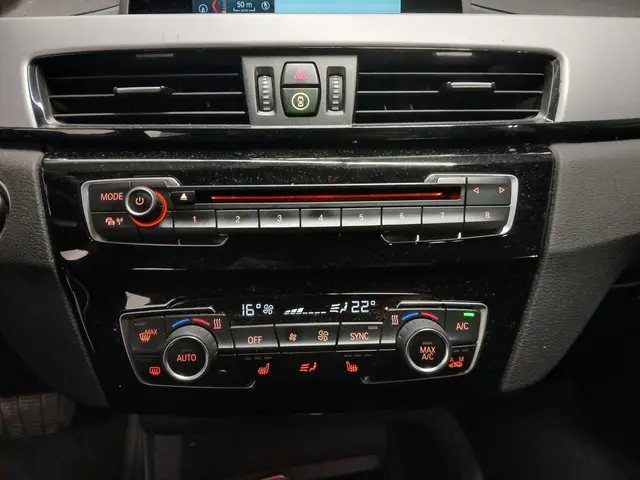 BMW X1 SDrive18i SCHADEAUTO!! 2017 Benzine 27