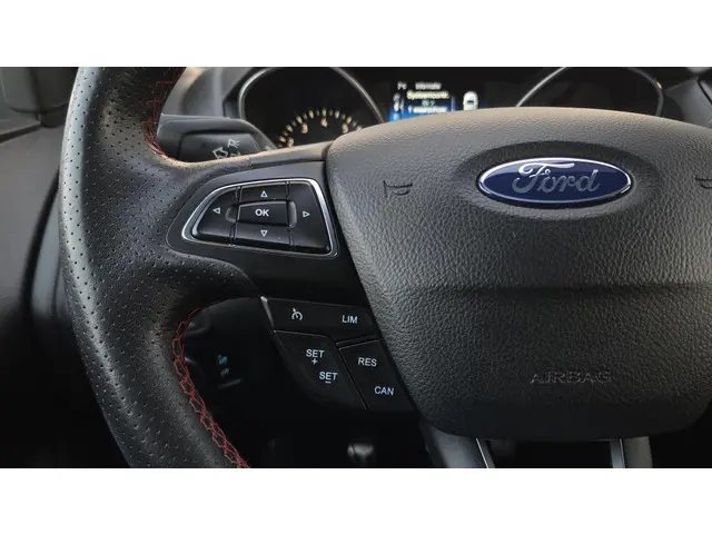 Ford Focus Wagon 1.5 Red Edition 2017 Benzine 20