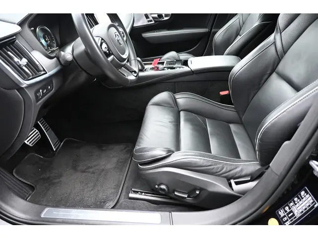 Volvo V90 2.0 T8 AWD R-Design 2021 Hybride Benzine 31