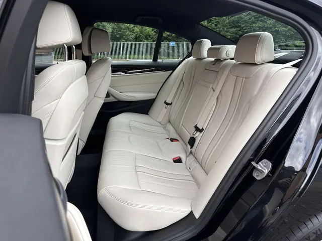 BMW 5 Serie 530i High Executive 2017 Benzine 27