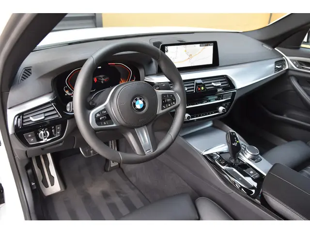 BMW 5 Serie 520i High Executive 2020 Benzine 10