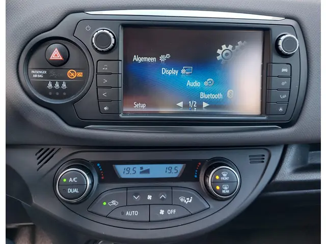 Toyota Yaris 1.5 Hybrid Aspiration 2017 Hybride Benzine 19