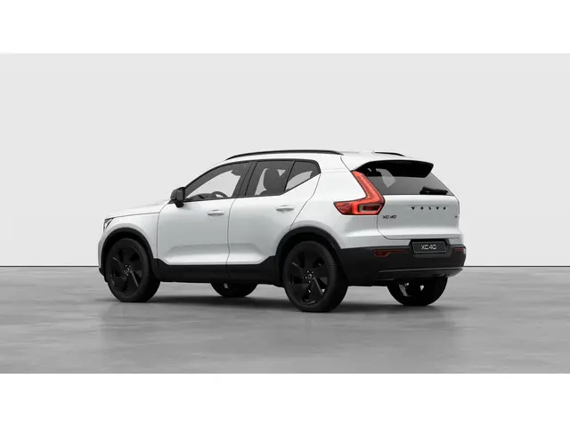 Volvo XC40 B4 Plus Black Edition 2025 Benzine 4