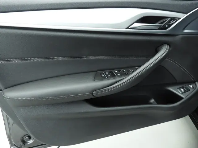 BMW 5 Serie Touring 530e 2023 Hybride Benzine 34