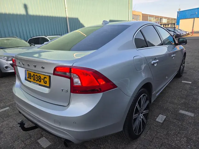 Volvo S60 2.0 T3 Momentum rijdt super 2016 Benzine 16