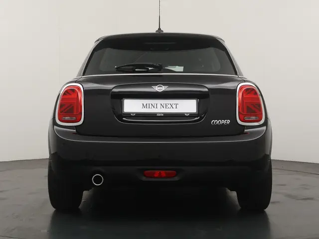 MINI 5-Deurs Cooper 2019 Benzine 10