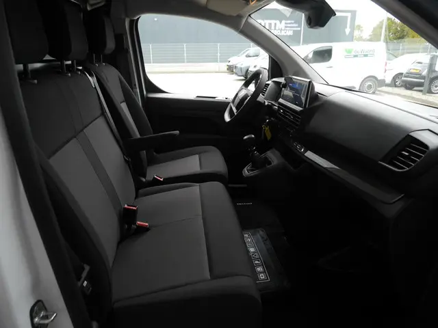 Peugeot Expert 1.5 BlueHDi 120 S&S L2 2024 Diesel 11