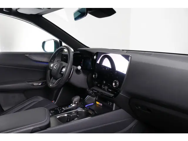 Lexus NX 450h+ AWD F SPORT Line 2025 Hybride Benzine 12