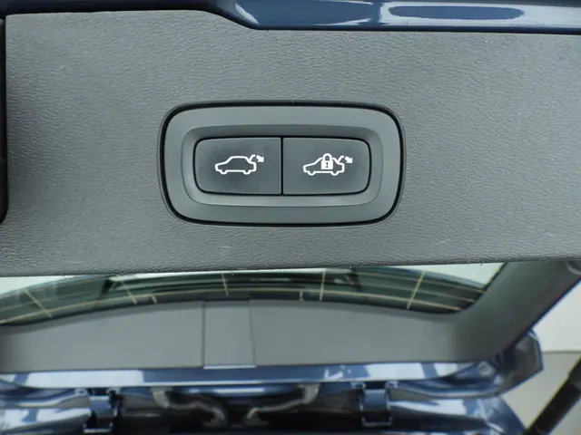 Volvo V60 2.0 B4 MHEV diesel R-Design 2021 Diesel 34