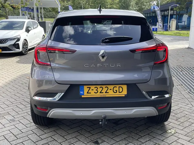 Renault Captur 1.3 mild hybrid 160 iconic 2024 Benzine 16