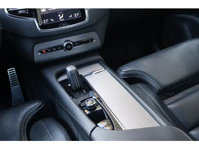 Volvo XC90 B6 AWD R-Design 2022 Benzine 34