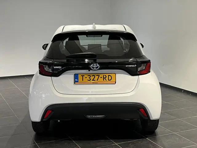 Toyota Yaris 1.5 Hybrid Active 2023 Hybride Benzine 12