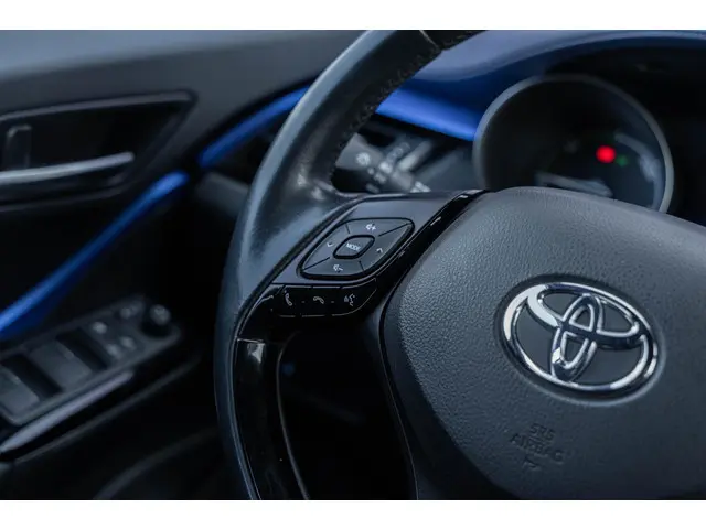 Toyota C-HR 2.0 Hybrid Bi-Tone 2020 Hybride Benzine 30
