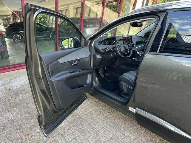 Peugeot 3008 1.2 PureTech Première 2016 Benzine 8