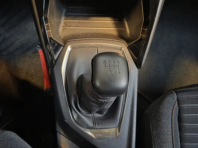 Peugeot 2008 1.2 PureTech Active Pack 2023 Benzine 38