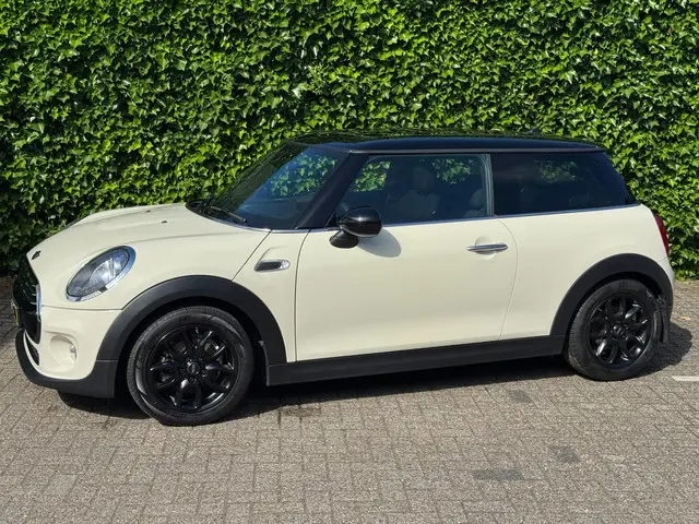MINI Cooper 1.5 Chili Serious Business 2014 Benzine 2