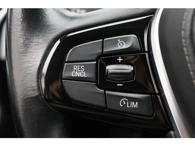 BMW 5 Serie Touring 520i High Executive 2018 Benzine 41